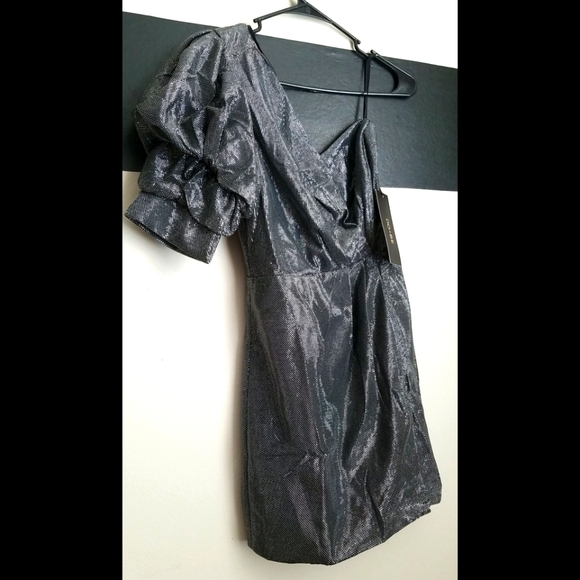 NEW LISTING! BRAND NEW WITH TAGS DO+BE Manhattan Puff Sleeves Dress - Picture 5 of 16